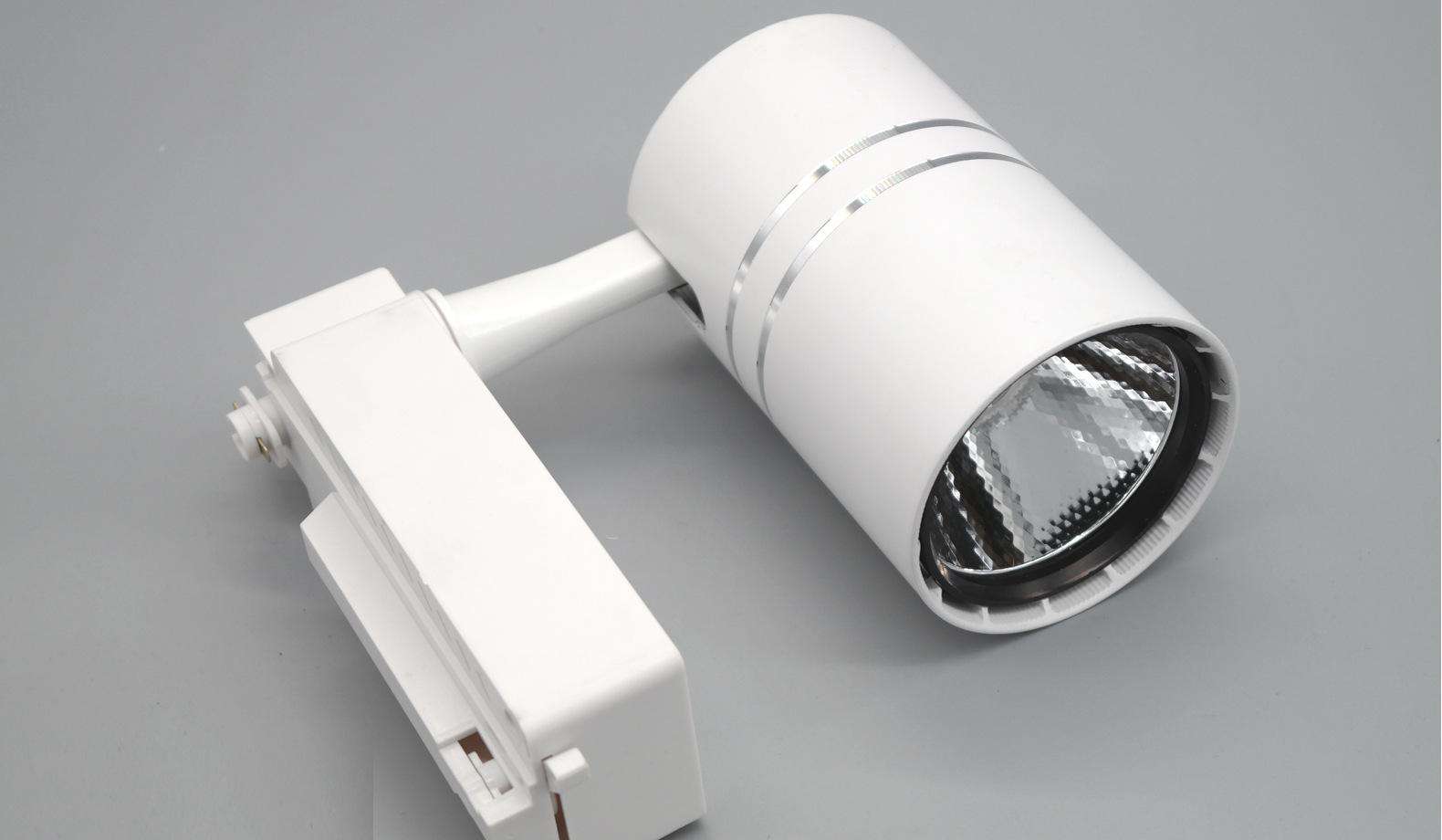 led轨道射灯价格led轨道射灯选购技巧
