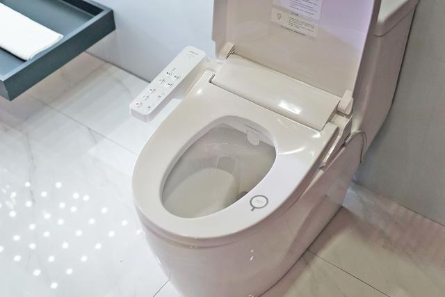 是智能一体马桶好还是单买马桶盖